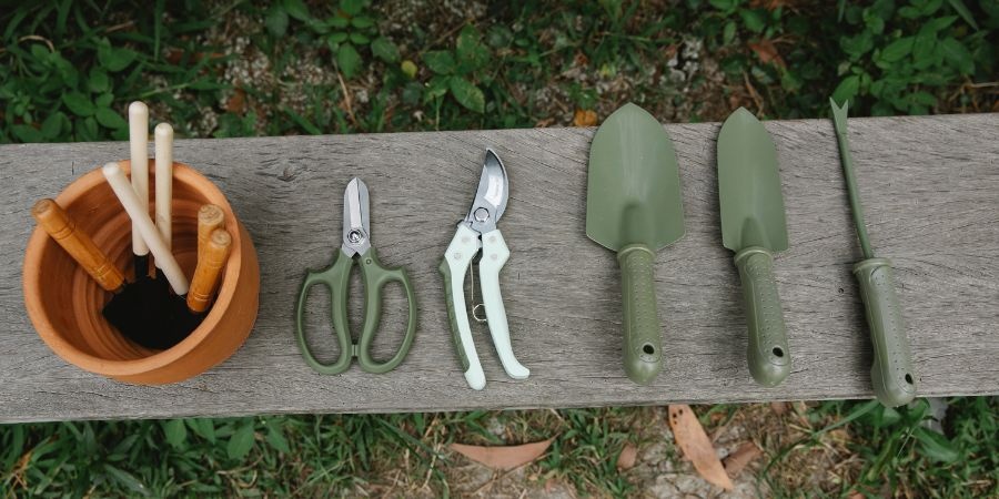 Jak naostrzyć narzędzia do ogrodu?